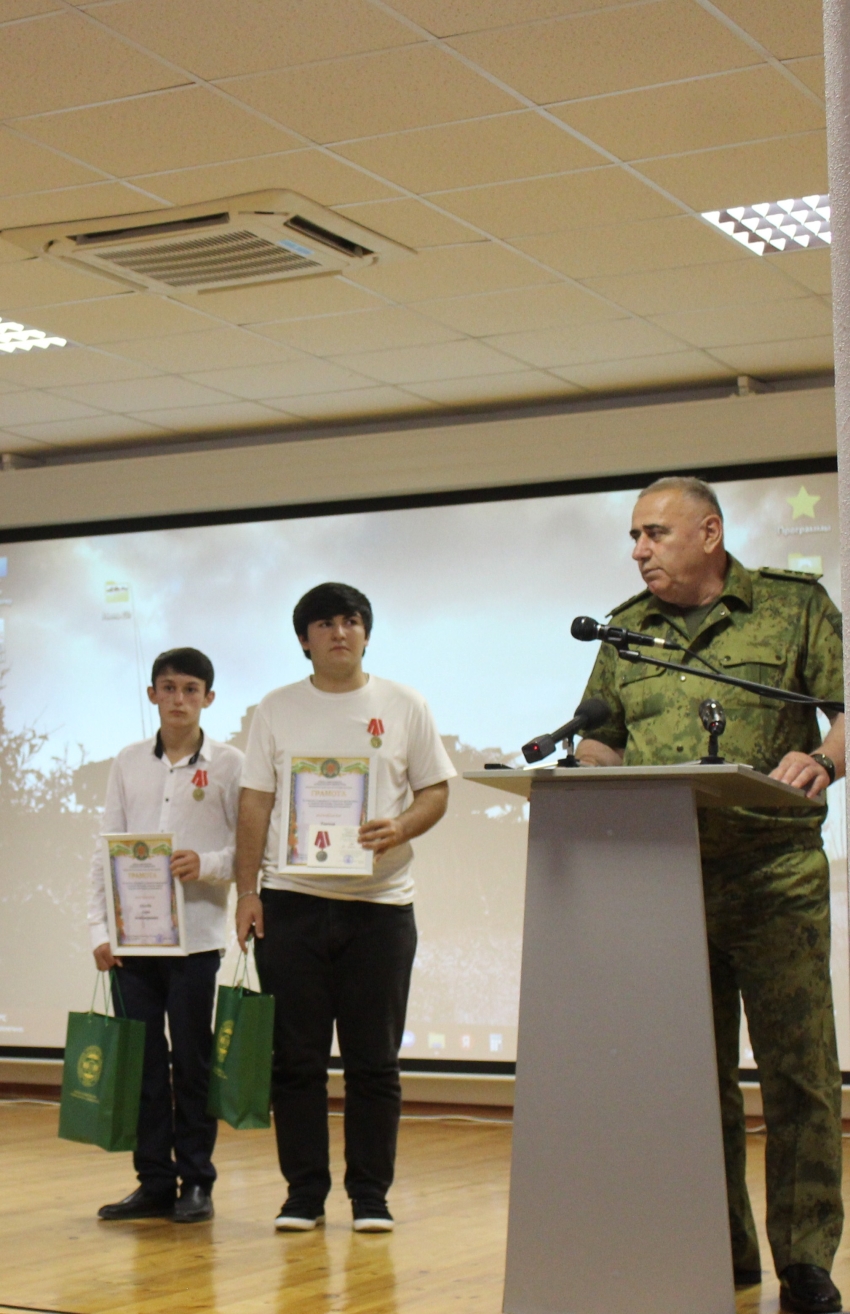 Абухба 2019. Горемыкин заместитель министра обороны вручил награды.