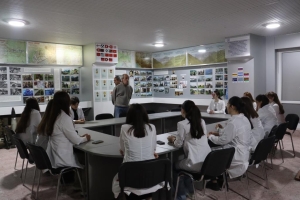 Студенты Сухумского медицинского колледжа посетили музей Вооруженных Сил Республики Абхазия.