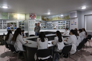 Студенты Сухумского медицинского колледжа посетили музей Вооруженных Сил Республики Абхазия.