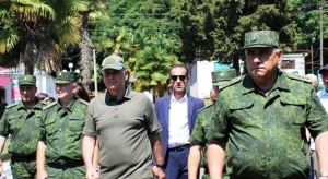 Главнокомандующий Вооруженными Силами Республики Абхазия Аслан Бжания посетил с рабочим визитом оборонное ведомство страны.