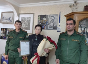 Доктору филологических наук, профессору кафедры журналистики, кавалеру ордена «Ахьдз-Апша» третей степени Бебия Е. Г.