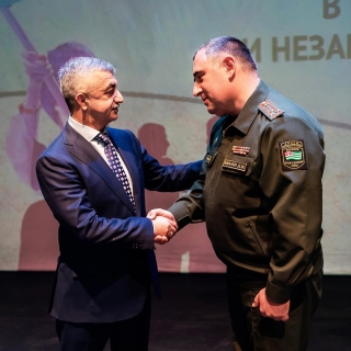 Заместитель Министра обороны, полковник Давид Бжания, принял участие в  торжественном вечере по случаю 30-летия Дня Победы и Независимости Республики Абхазия, проходившем в г. Санкт-Петербург