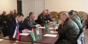 В Министерстве обороны прошла рабочая встреча руководства оборонного ведомства, посольства России в Республике Абхазия и офицеров Министерства обороны Российской Федерации.