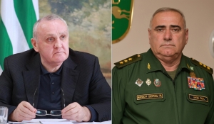 Премьер-министр Александр Анкваб и Министр обороны Владимир Ануа обсудили вопросы материально-технического обеспечения Вооруженных Сил