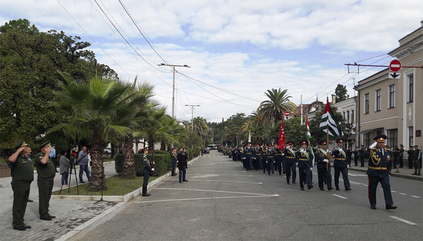 27 сентября в г. Сухум, у мемориала Славы прошла генеральная репетиция Торжественного прохождения парадных расчетов в честь Дня Победы в Отечественной войне народа Абхазии.