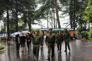 Исполняющий обязанности Министра обороны генерал-полковник Беслан Цвижба посетил пансионат Айтар, в котором проходят карантин курсанты Высших Военно-учебных заведений