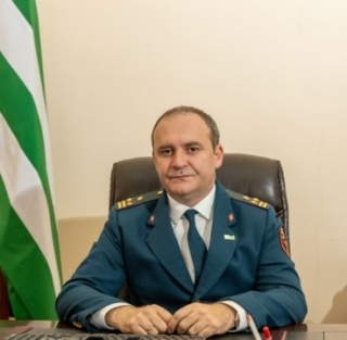 Министр обороны, генерал-полковник Владимир Ануа поздравил министра по налогам и сборам Республики Абхазия Михаила Габелия с днем рождения