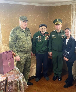 Министр обороны, генерал-полковник Владимир Ануа поздравил с праздником Победы ветерана Великой Отечественной войны Сильвян Ардаваста Акоповича.